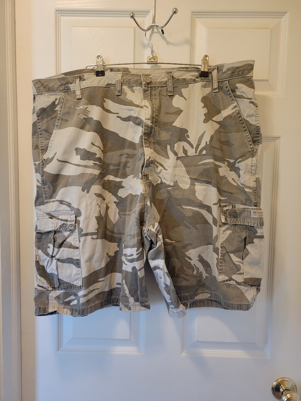 Mens Sz. 44 Wrangler Camo Cargo Shorts